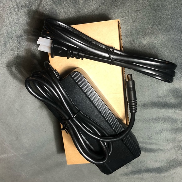 42V 2A Battery Charger + Adapter - Picture 2 of 4